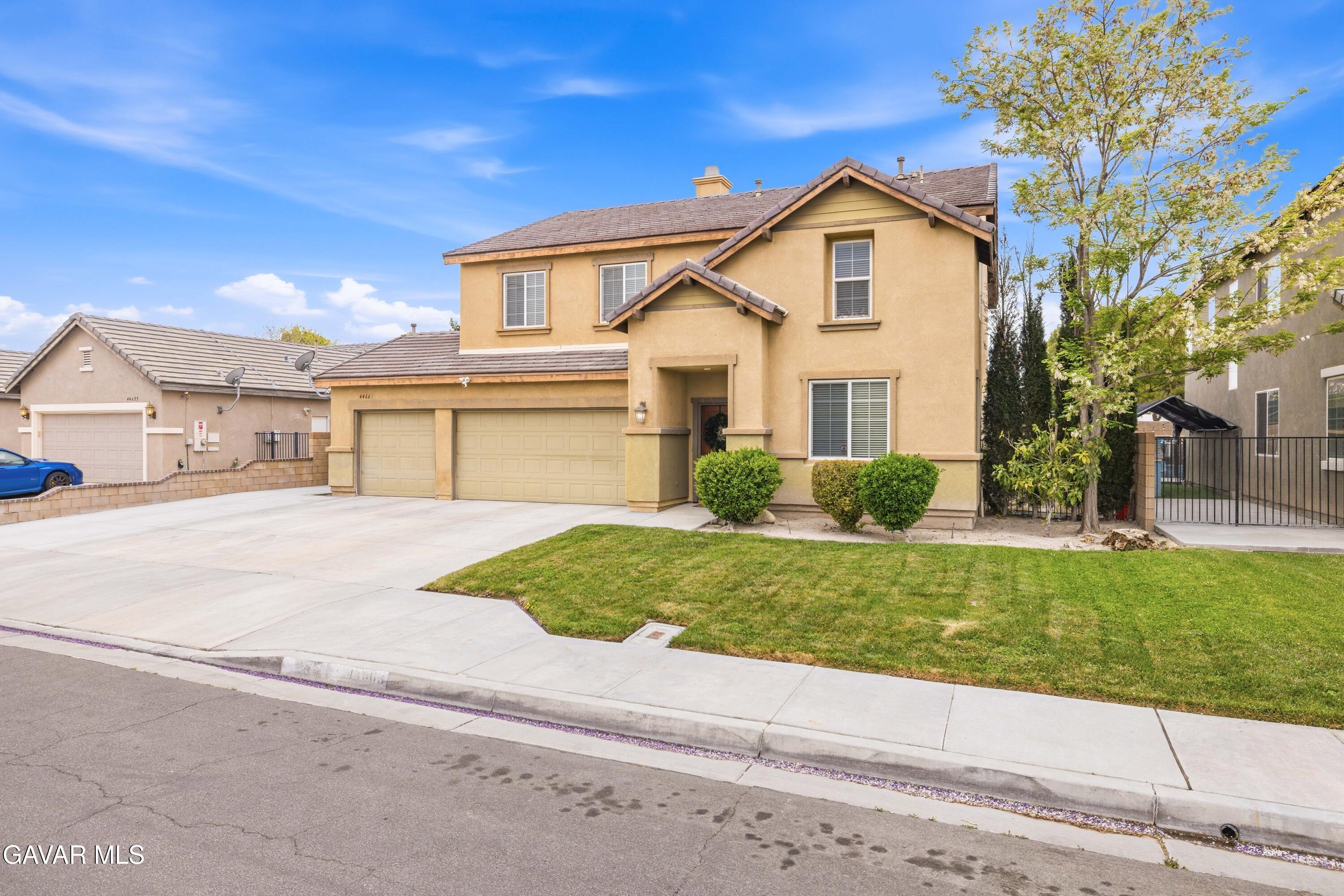 44663 Ruthron Avenue Lancaster, CA 93536 - Photo 3 of 40 44663 Ruthron Ave-4