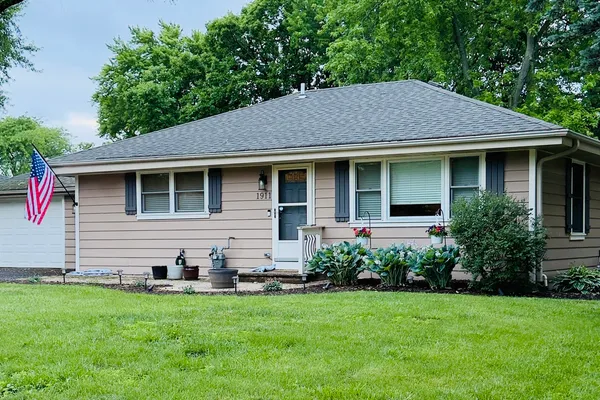 $275,000 | 1911 Hazelwood Drive, Lindenhurst, IL 60046