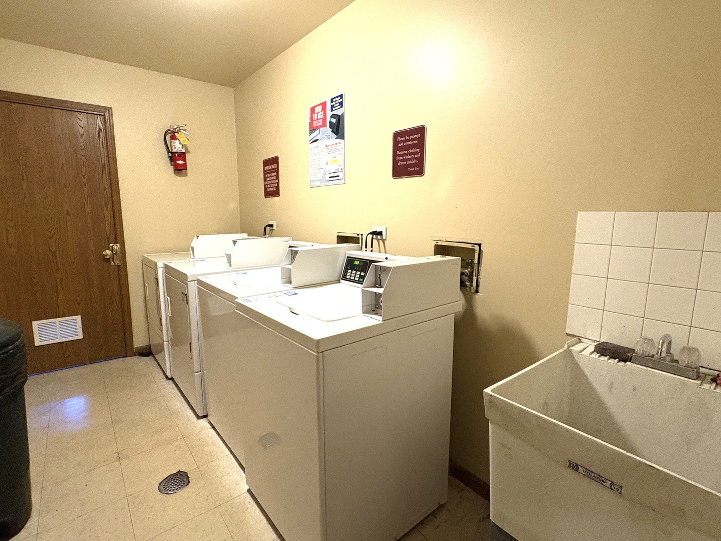 15805 Peggy Lane, Unit 9 Oak Forest, IL 60452 - Photo 19 of 20 a utility room with dryer and washer