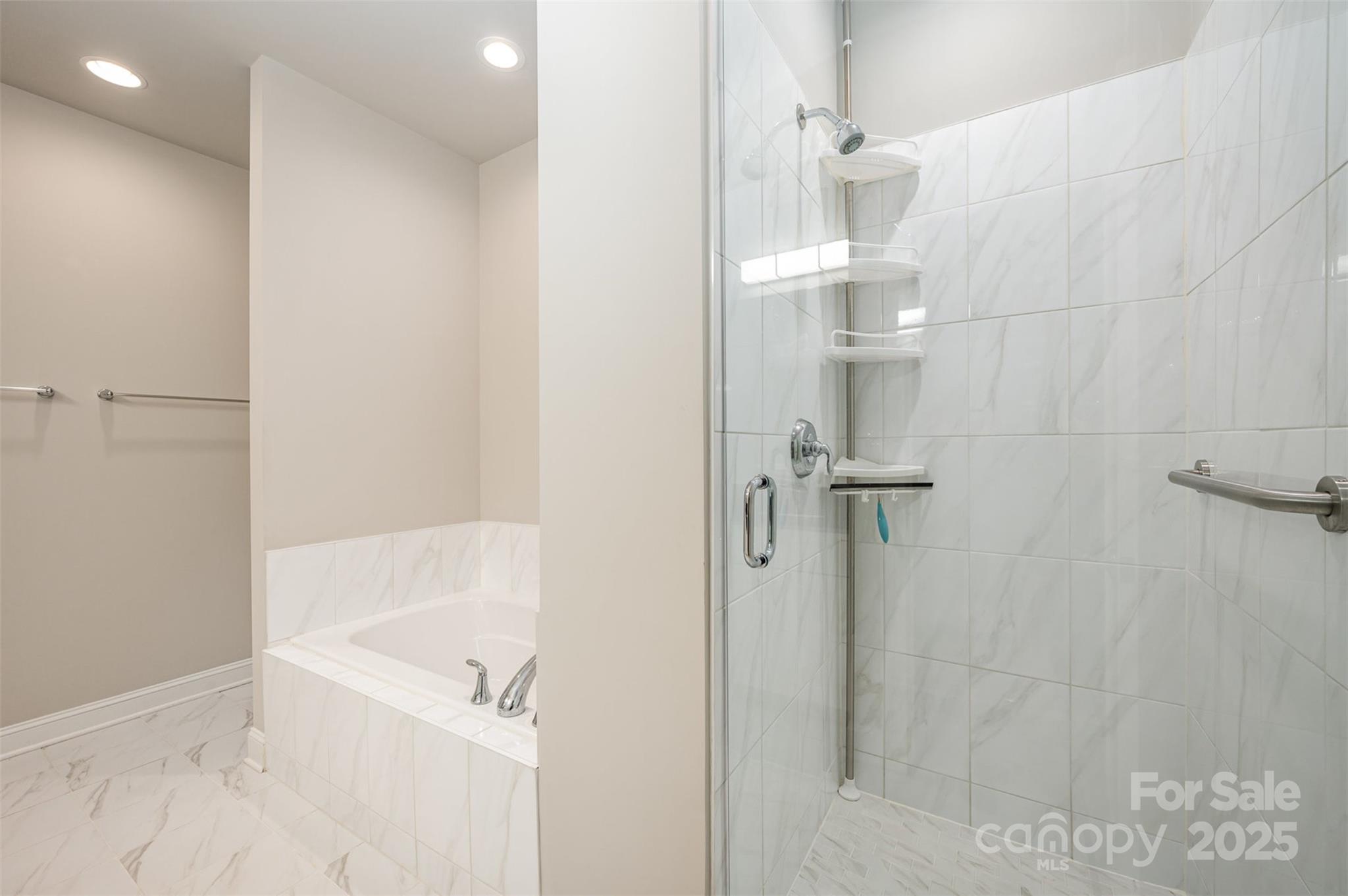 3004 Village Ridge Drive Gastonia, NC 28056 - Photo 18 of 35 a bathroom with a bathtub