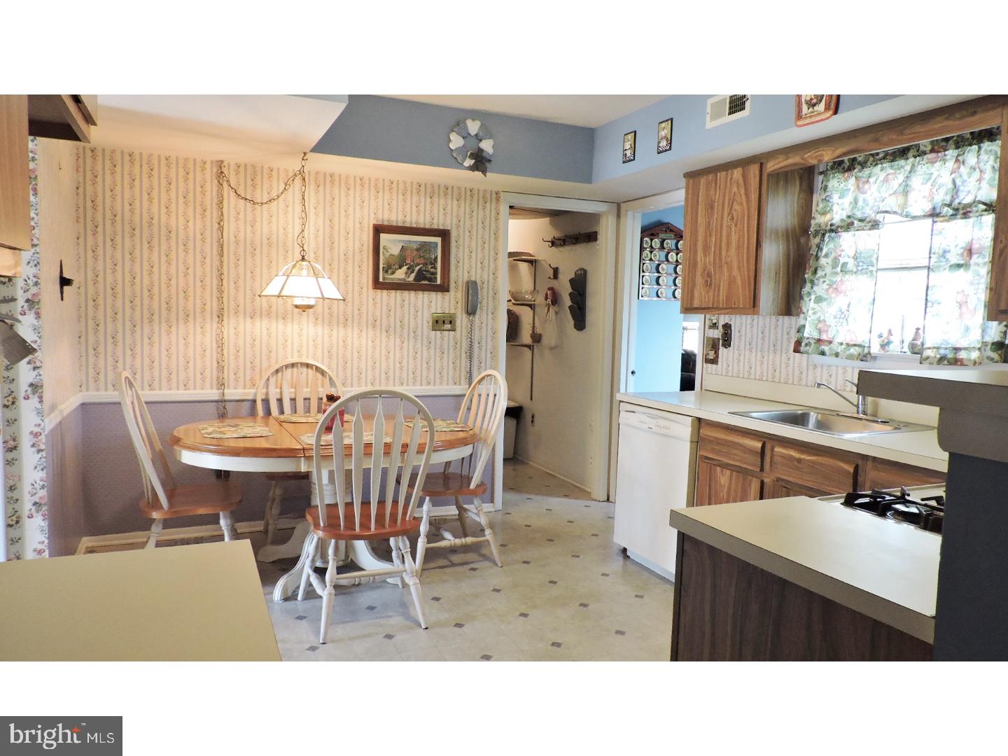 16 Tarnsfield Road Westampton, NJ 08060 - Photo 4 of 15 Kitchen