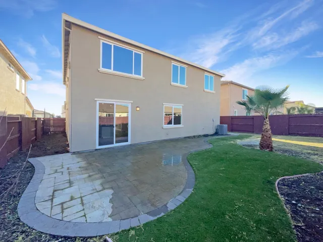 a view of a house with a backyard