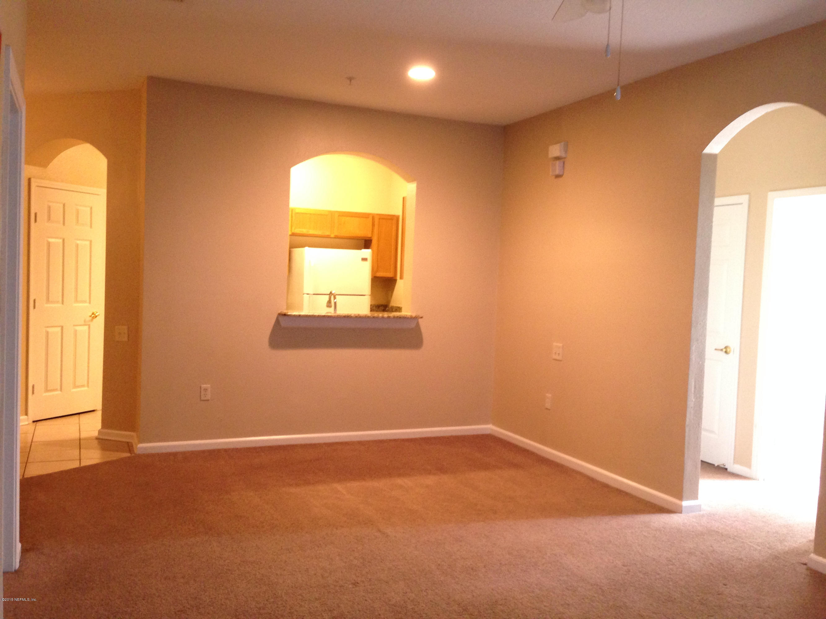 10550 Baymeadows Road, Unit 701 Jacksonville, FL 32256 - Photo 8 of 23 Living Room