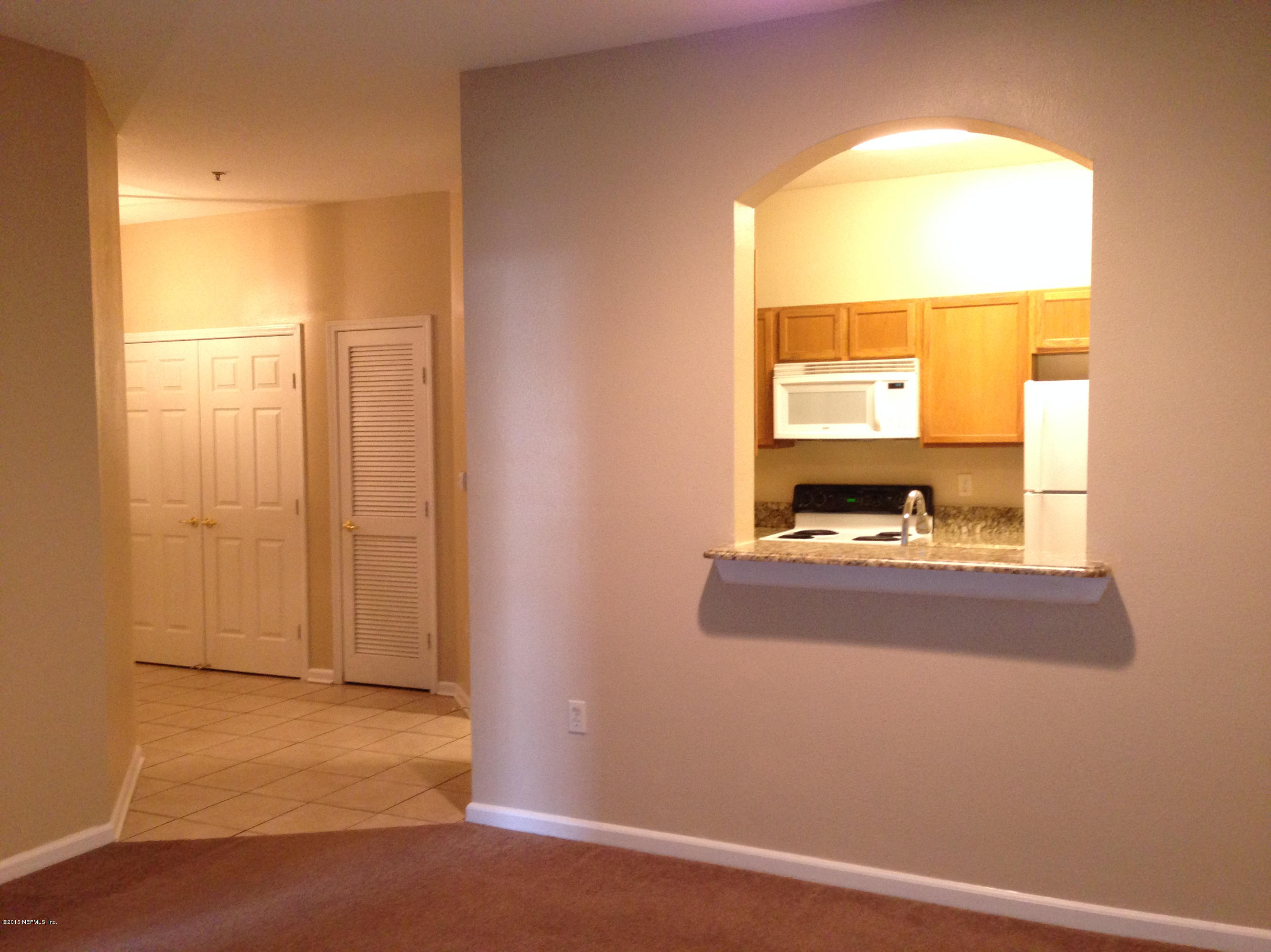 10550 Baymeadows Road, Unit 701 Jacksonville, FL 32256 - Photo 9 of 23 Kitchen/Entry