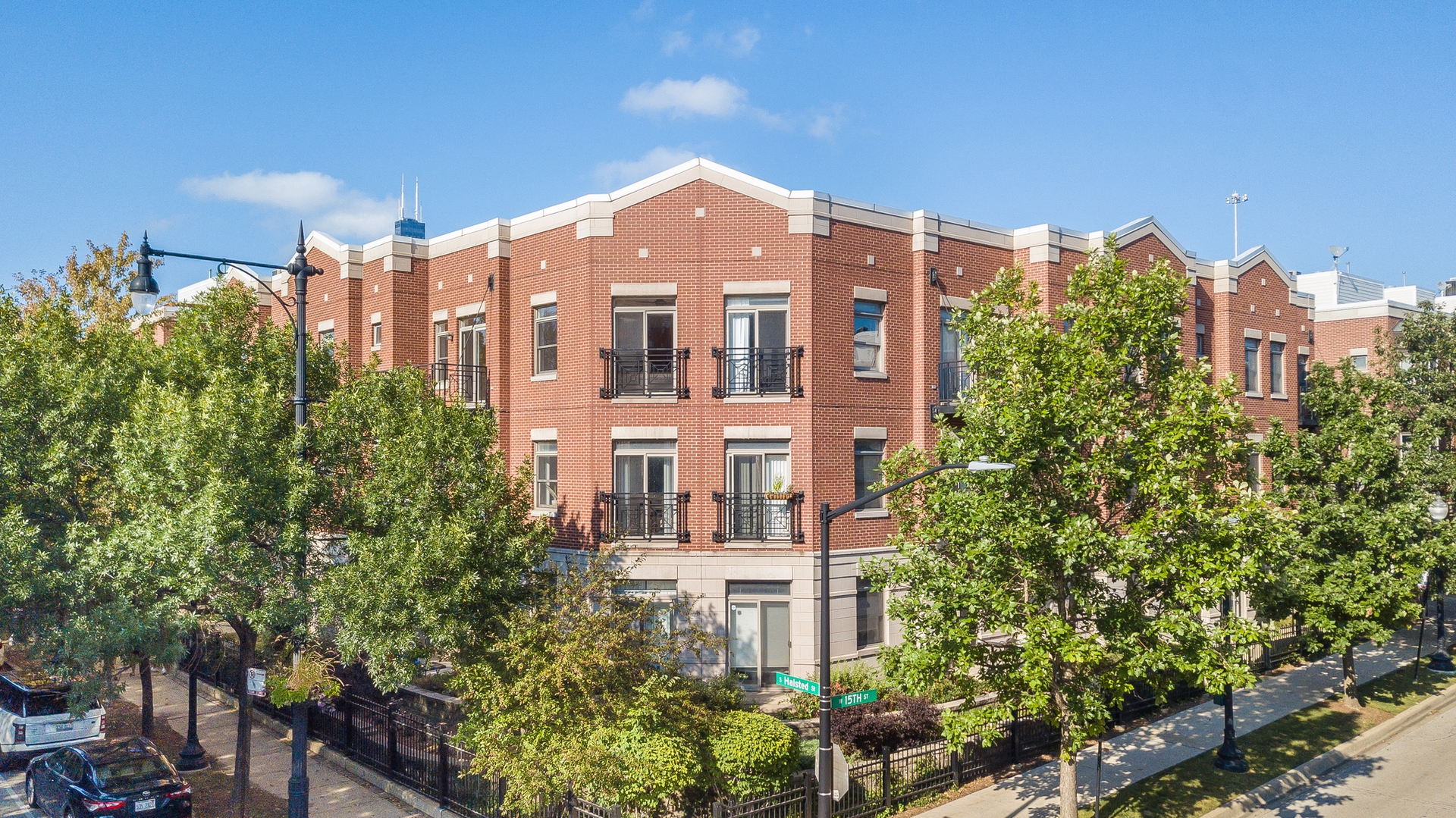 1461 South Halsted Street, Unit 3B Chicago, IL 60607 - Photo 20 of 21 a front view of a multi story building