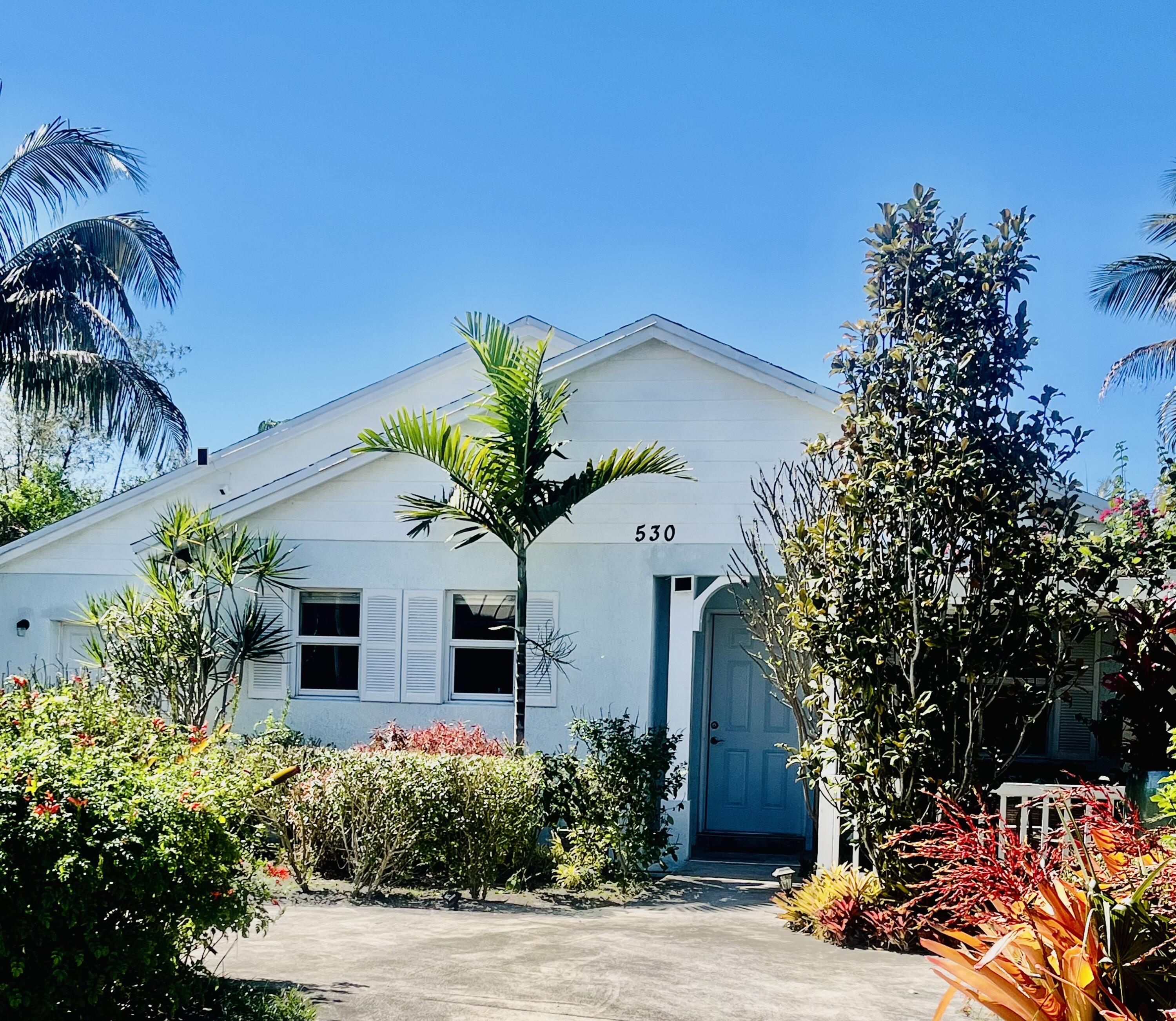 530 Northeast 3rd Avenue Delray Beach, FL 33444 - Photo 1 of 33 a front view of a house with a yard