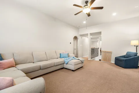 $975,000 | 10 Black Spruce Court, The Woodlands, TX 77375