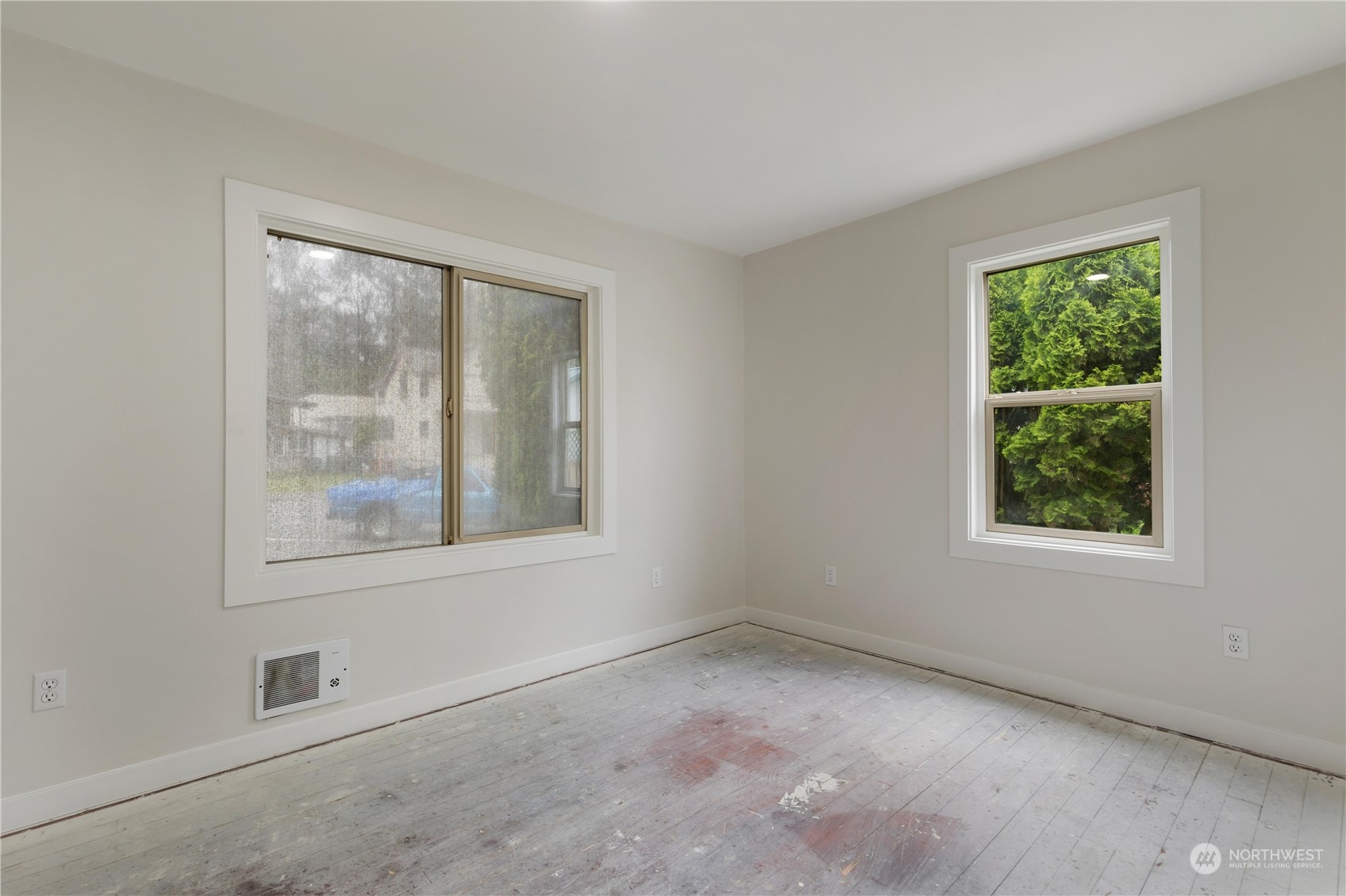 705 Main Street Sultan, WA 98294 - Photo 14 of 31 an empty room with a window