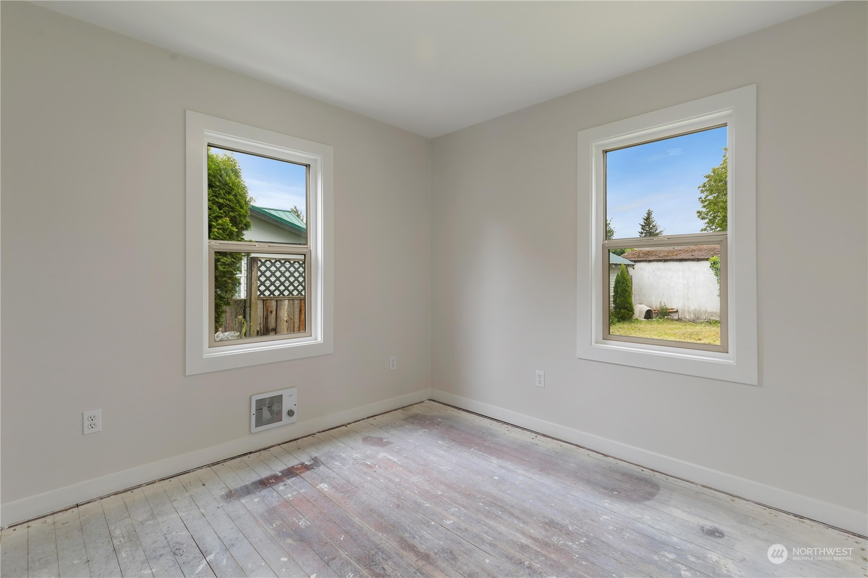 705 Main Street Sultan, WA 98294 - Photo 16 of 31 an empty room with a window