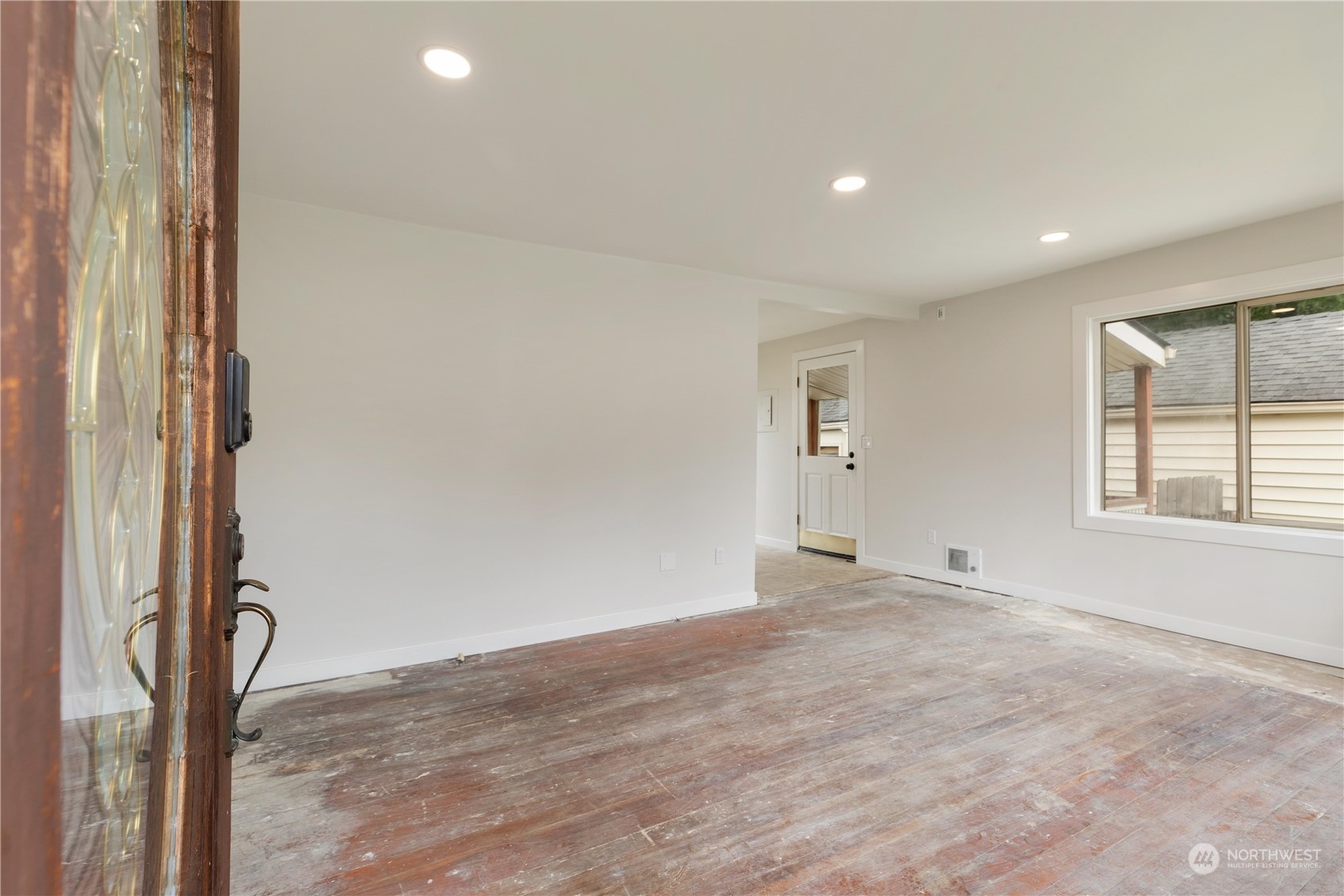 705 Main Street Sultan, WA 98294 - Photo 5 of 31 an empty room with windows