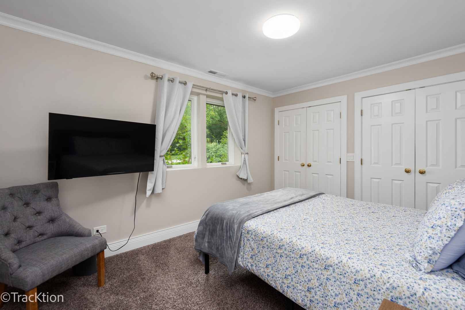 4609 Puffer Road Downers Grove, IL 60515 - Photo 27 of 35 a bedroom with a bed and a couch