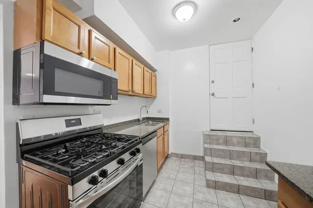 $175,000 | 3100 West Argyle Street, Unit G, Chicago, IL 60625