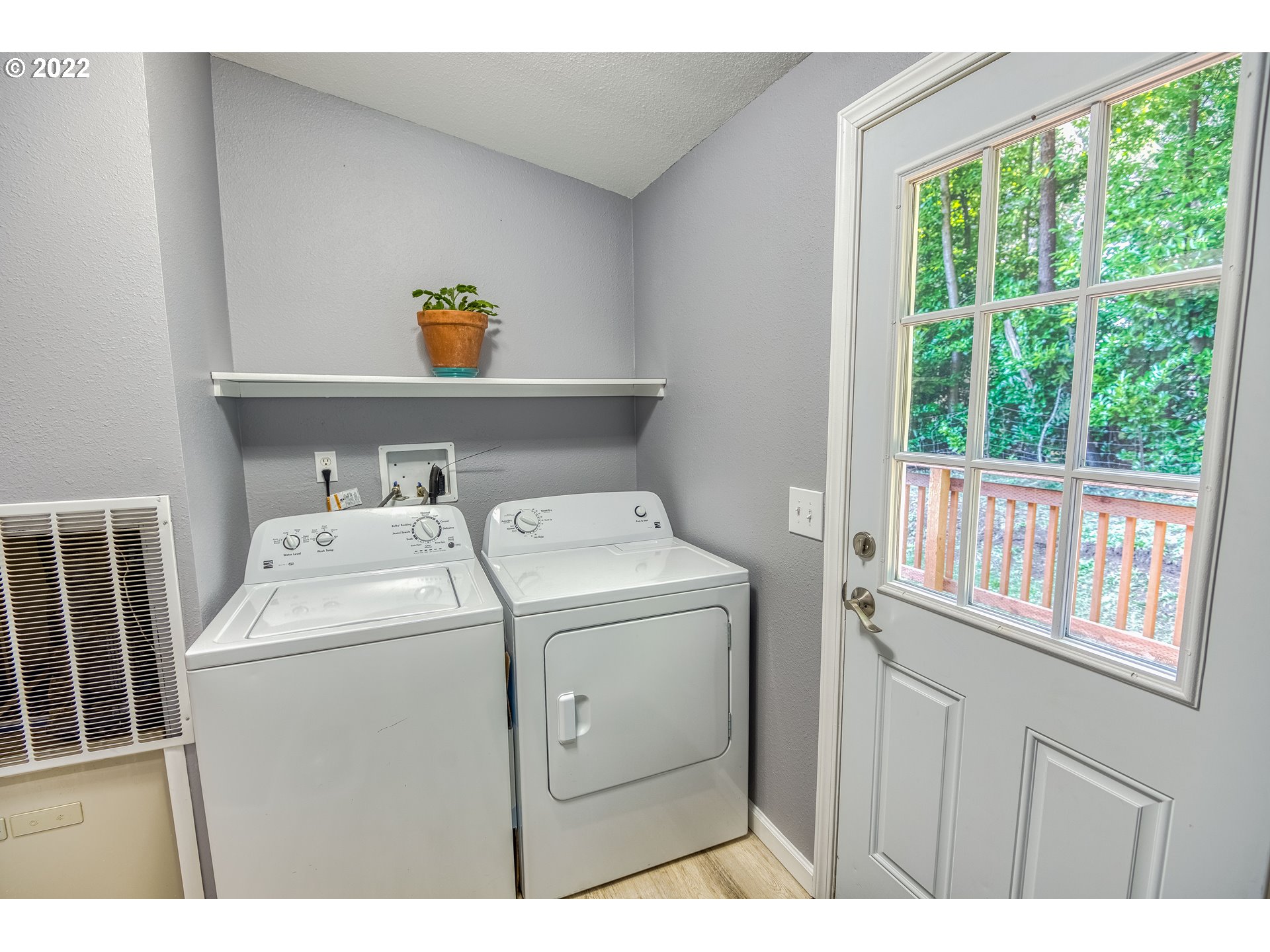 69886 Stage Road North Bend, OR 97459 - Photo 16 of 29 Gallery Image 16