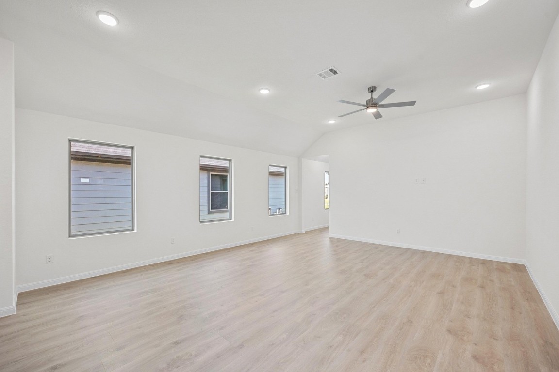 256 Bendecido Loop Elgin, TX 78621 - Photo 13 of 34