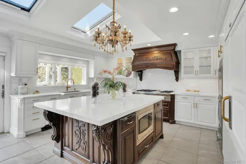 $2,799,000 | 10 Beech Road, Islip, NY 11751