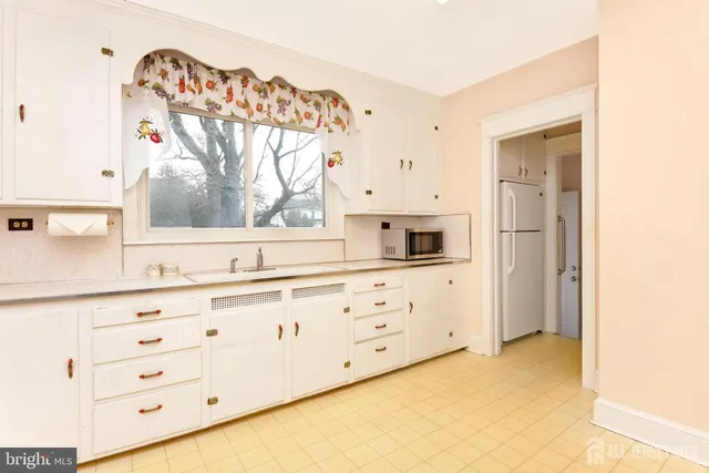 $3,500 | 3728 Highway 1, Princeton, NJ 08540