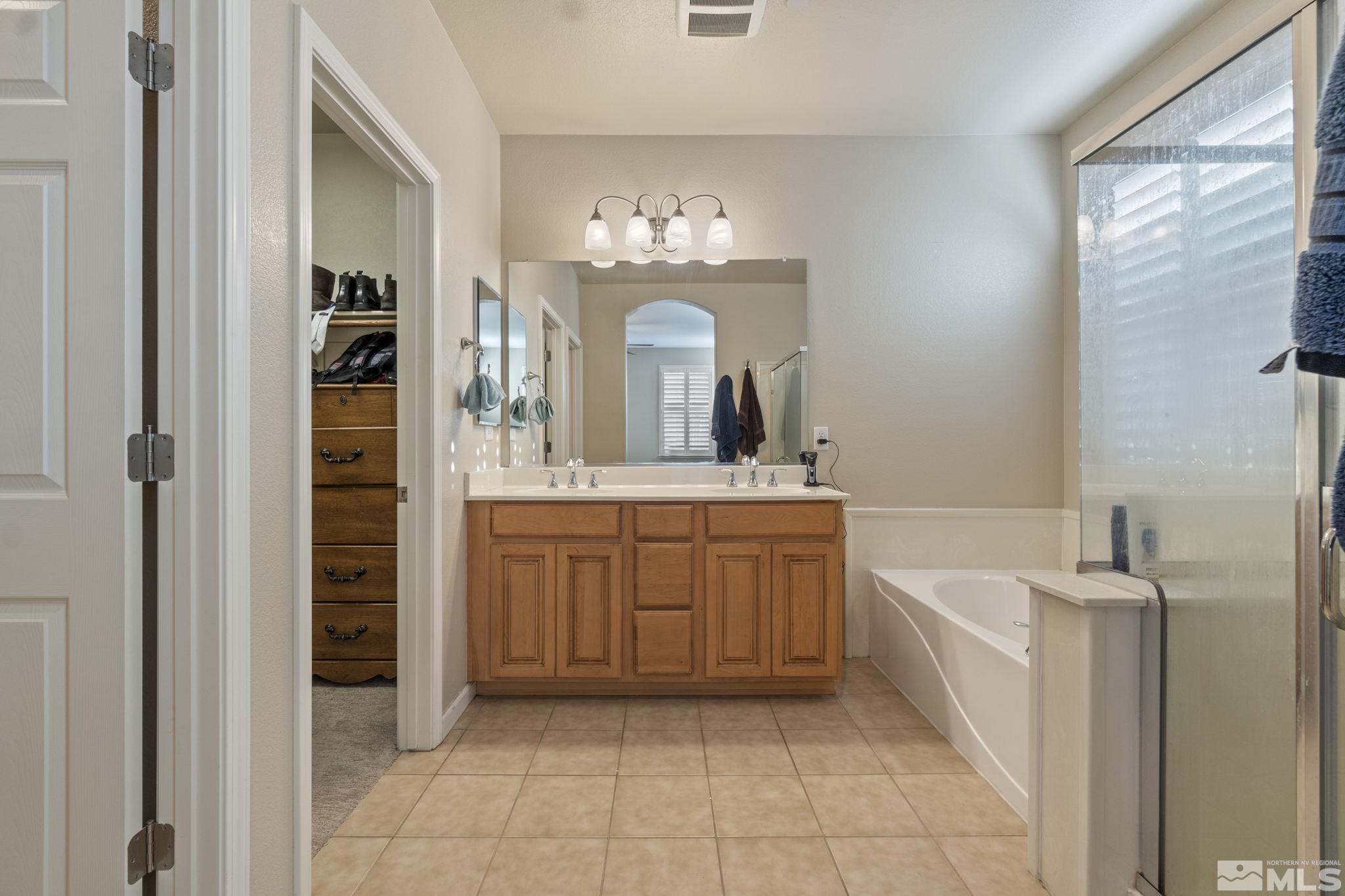 1705 Wind Ranch Road, Unit C Reno, NV 89521 - Photo 22 of 26 a bathroom with a bathtub sink and a mirror