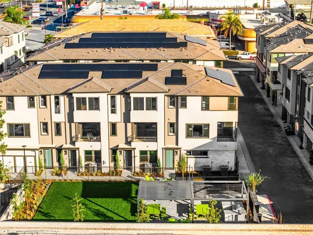 $769,990 | 109 South Laxore Street, Unit 306, Anaheim, CA 92804