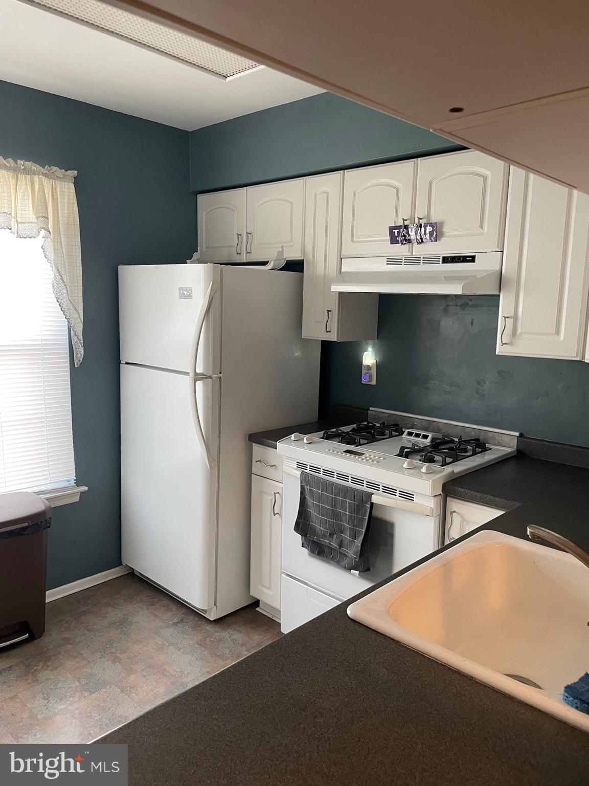 3302 B Ramsbury Court Mount Laurel, NJ 08054 - Photo 5 of 7 a kitchen with stainless steel appliances a stove a refrigerator and a more cabinets