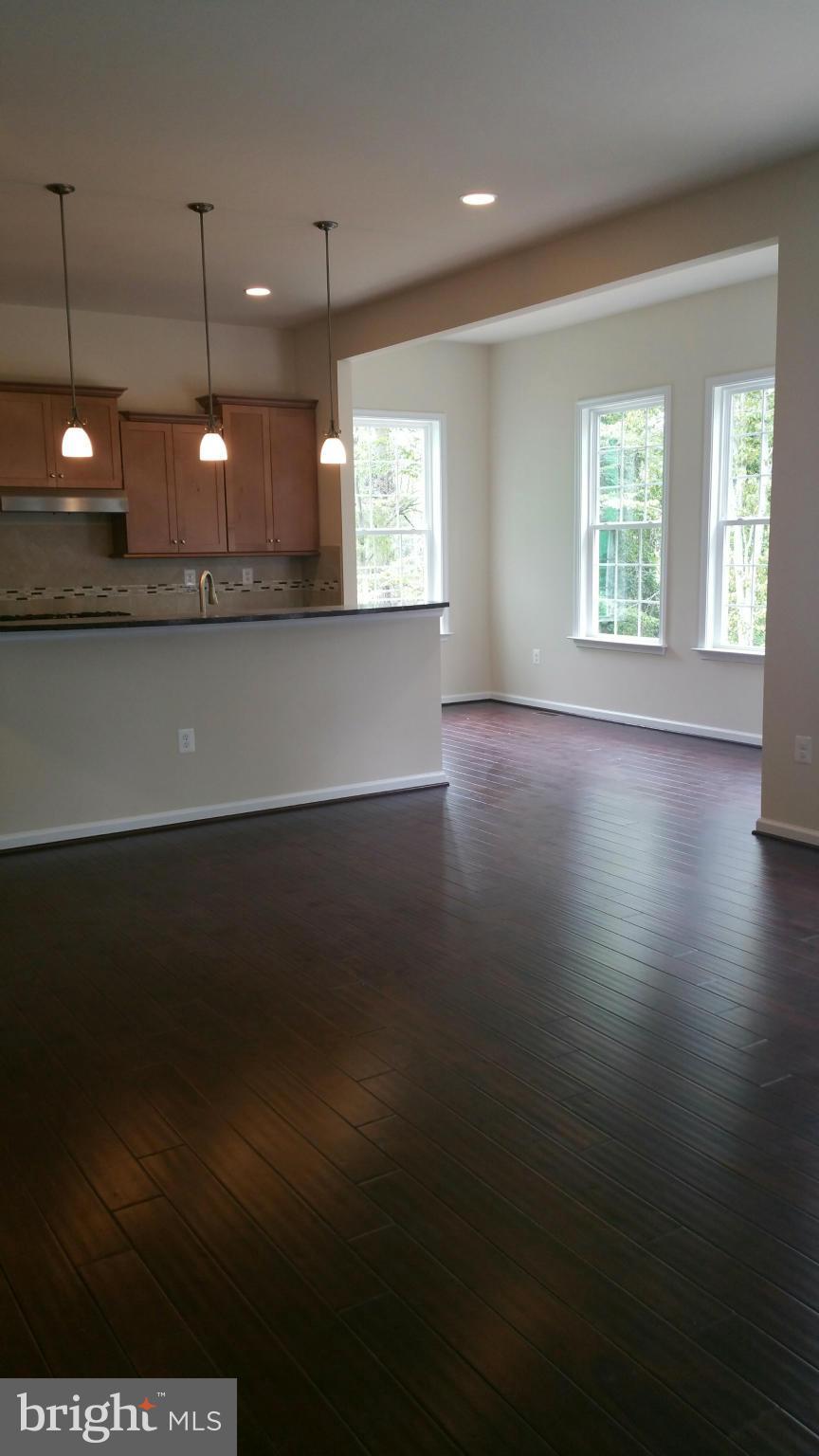 7305 A Hayfield Road Alexandria, VA 22315 - Photo 6 of 21 Kitchen