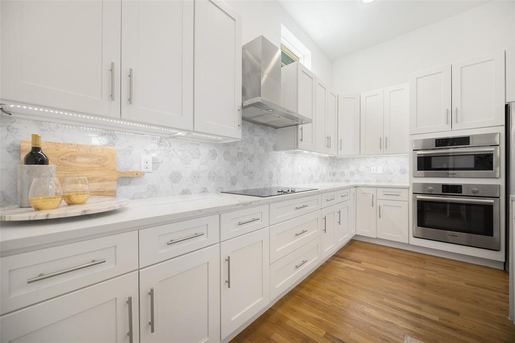 1727 Caddo Street, Unit 103 Dallas, TX 75204 - Photo 14 of 27 Sleek and Bright with ample storage and counter space