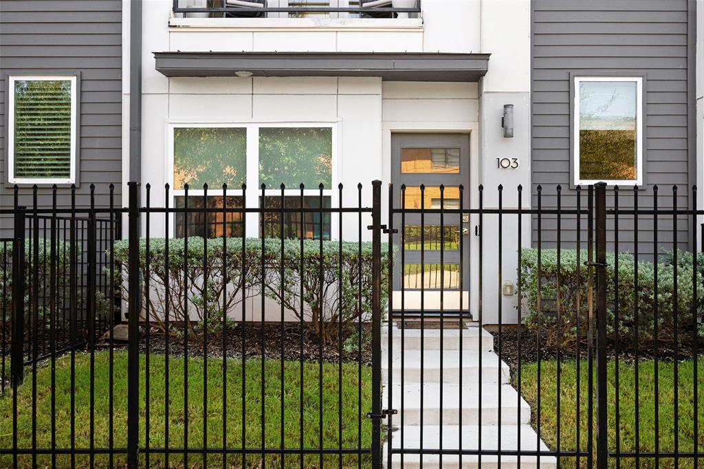 1727 Caddo Street, Unit 103 Dallas, TX 75204 - Photo 26 of 27 a view of a balcony