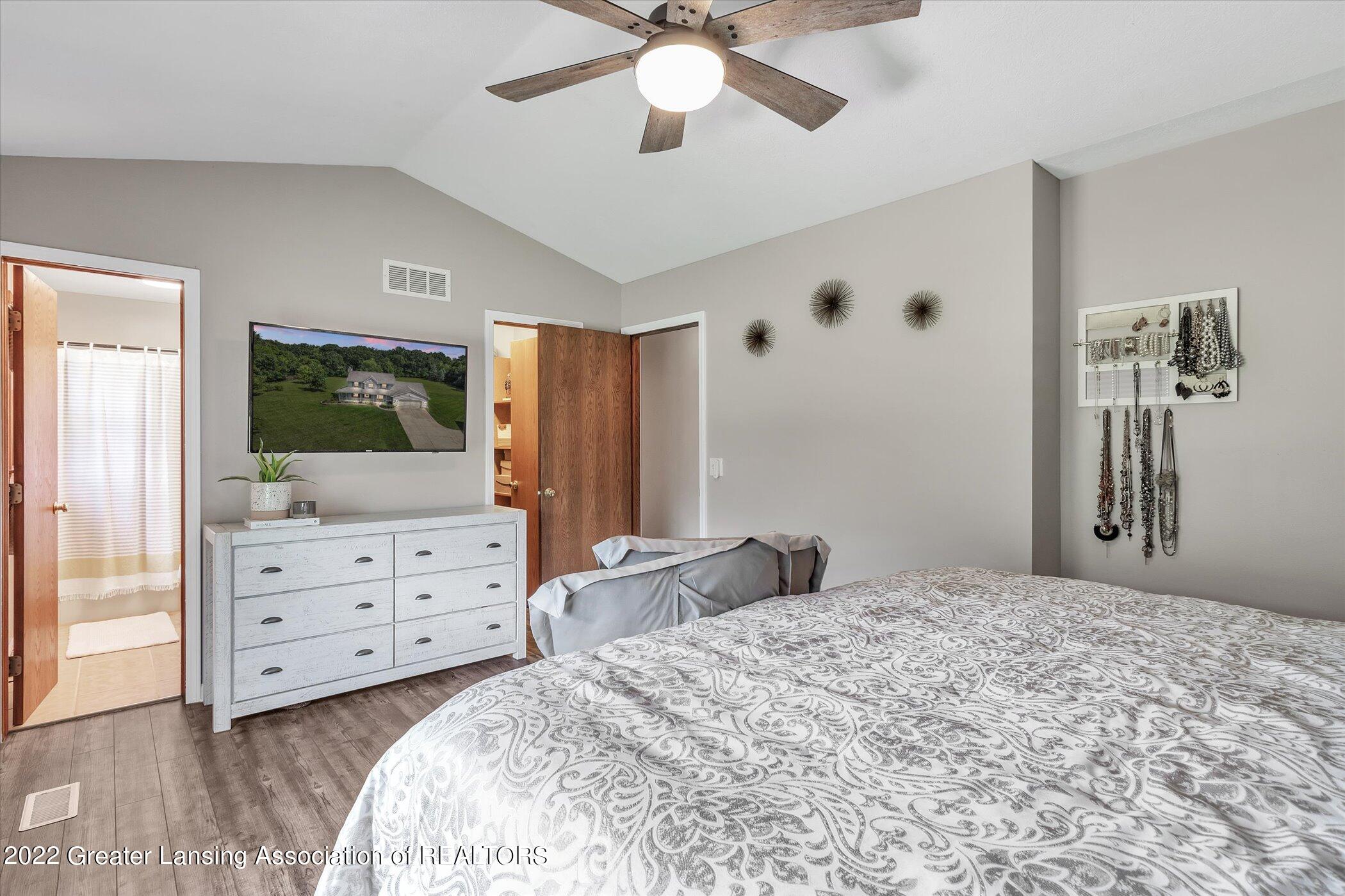 9451 South Williams Road Dewitt, MI 48820 - Photo 20 of 62 21-9451-Williams-Rd-WindowStill-Real-Est