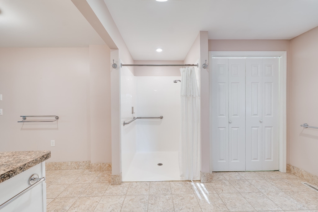 57 Bither Street Springfield, MA 01118 - Photo 8 of 37