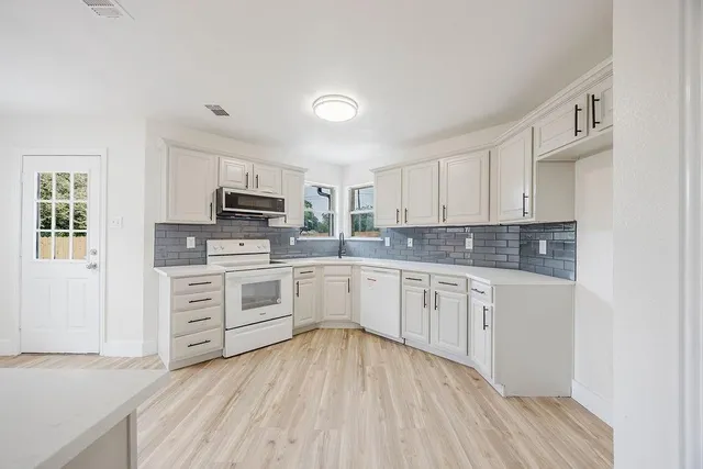 $2,800 | 907 Yellowstone Drive, Mansfield, TX 76063