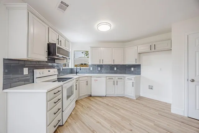 $2,800 | 907 Yellowstone Drive, Mansfield, TX 76063