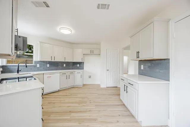 $2,800 | 907 Yellowstone Drive, Mansfield, TX 76063