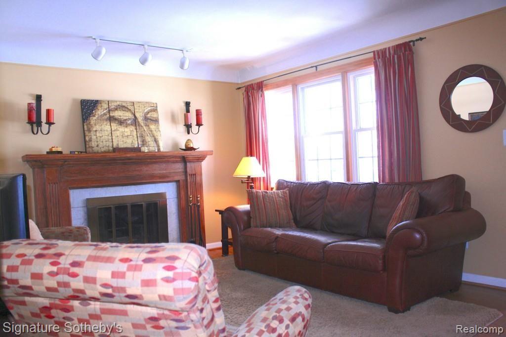 2833 Manchester Road Birmingham, MI 48009 - Photo 4 of 23 IMG_7490.jpg