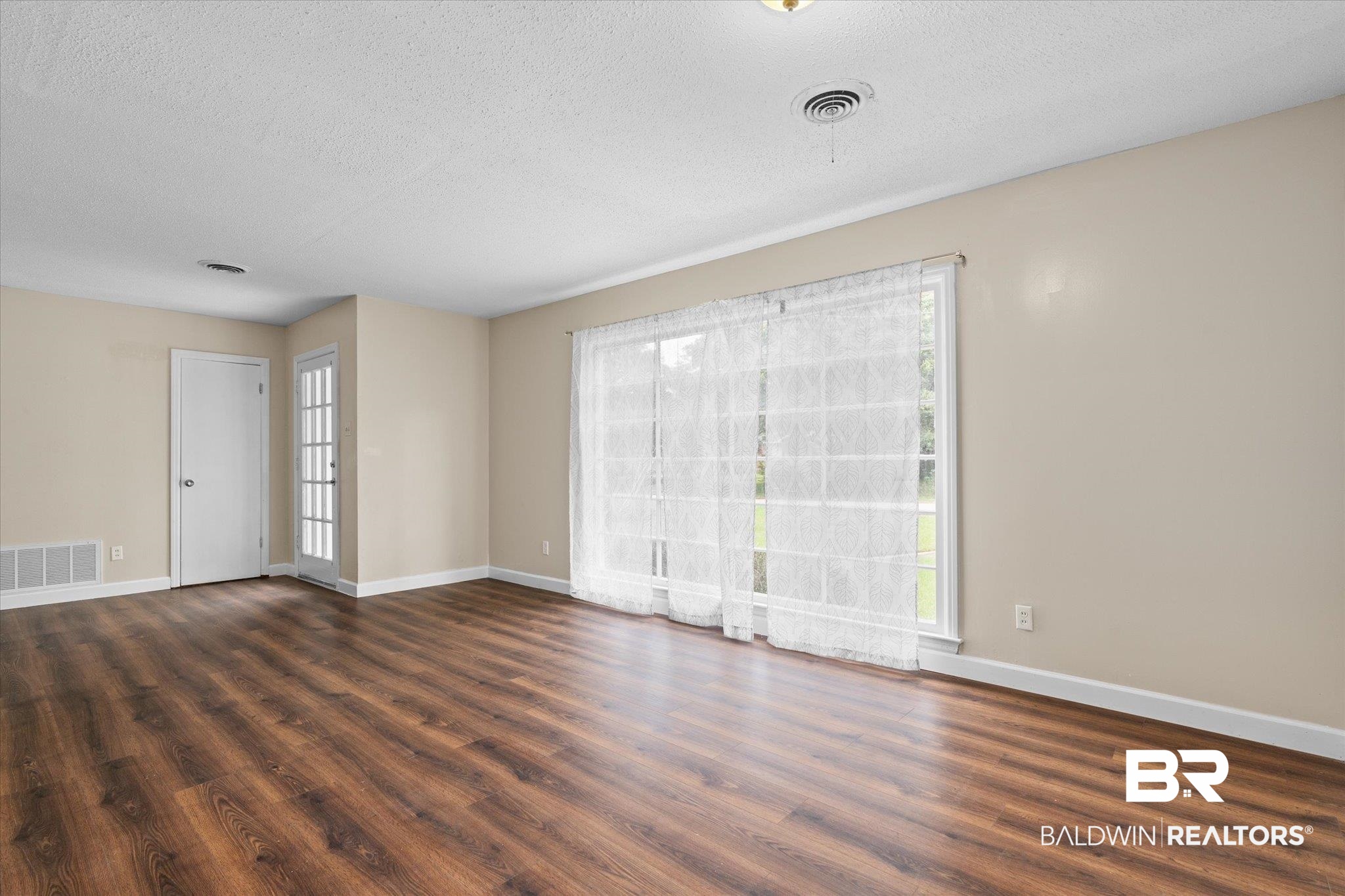 526 West Valley Road Mobile, AL 36611 - Photo 2 of 20