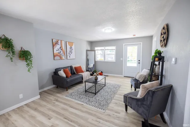 $159,900 | 118 East Buchanan Street, Alexandria, IN 46001