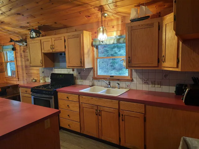 $425,000 | 31 Beaver Brook Road, Pittsburg, NH 03592