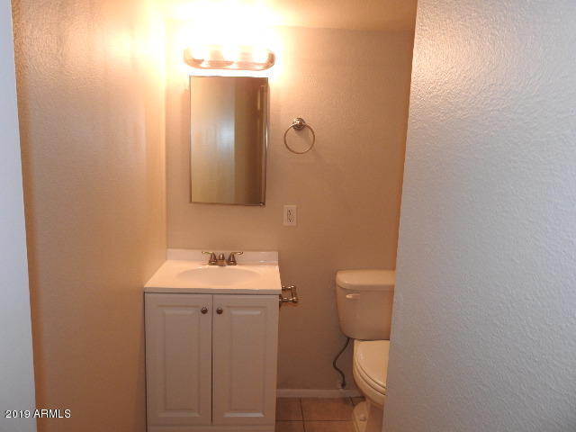 1747 West Vineyard Road Phoenix, AZ 85041 - Photo 8 of 33 DSCN0204