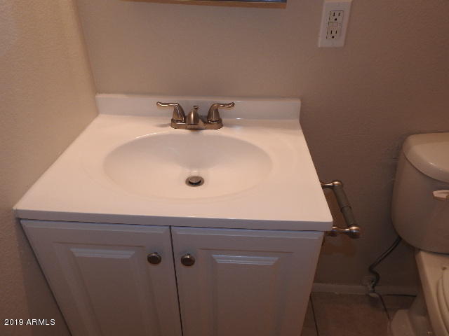 1747 West Vineyard Road Phoenix, AZ 85041 - Photo 9 of 33 DSCN0205