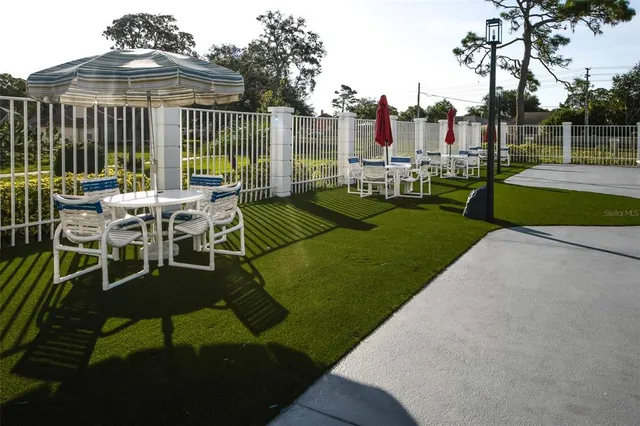 a view of a tennis court
