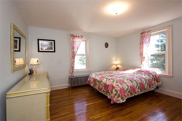 299 Russett Road Brookline, MA 02467 - Photo 11 of 17