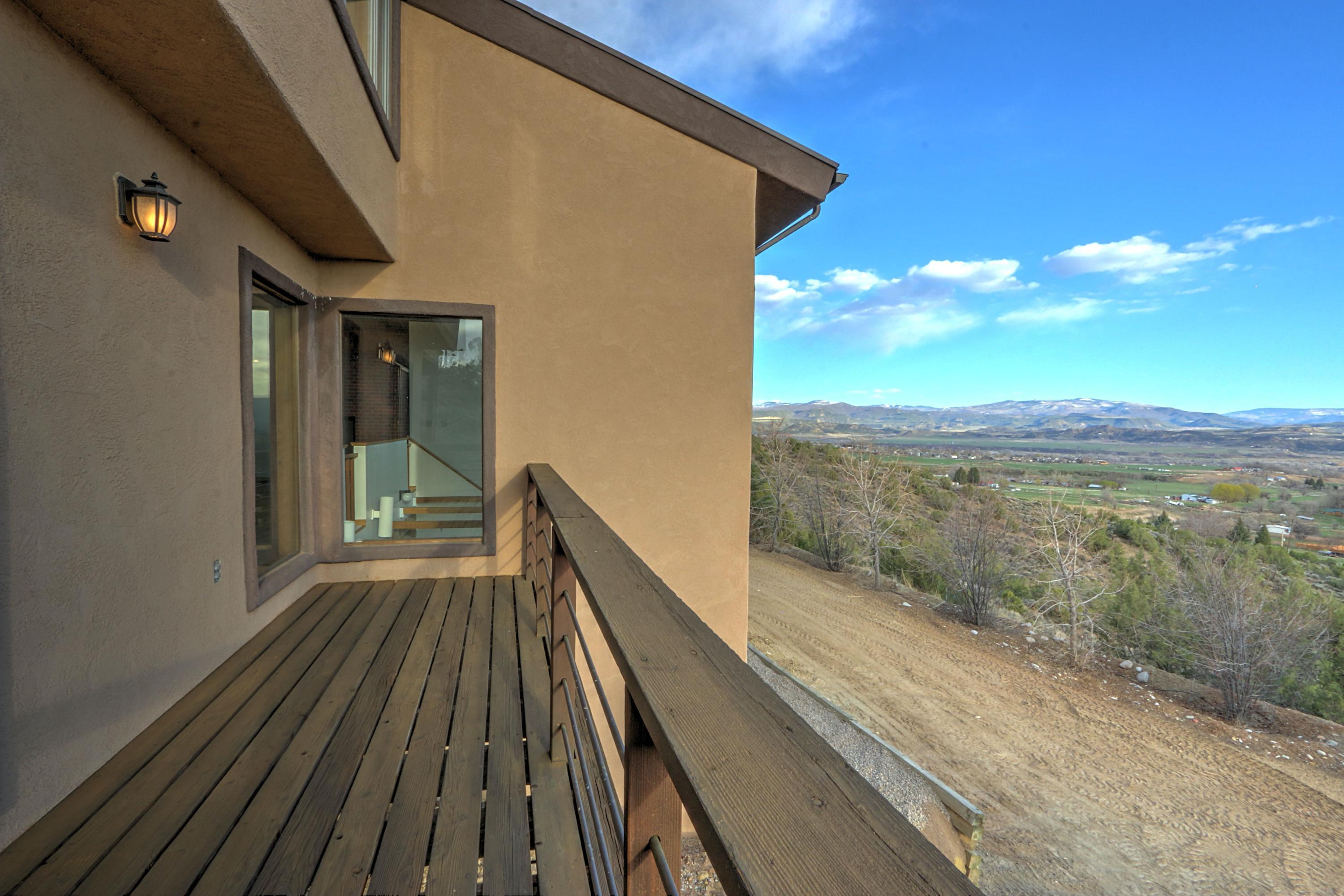 534 Panoramic Drive Silt, CO 81652 - Photo 38 of 48 a view of balcony with couch