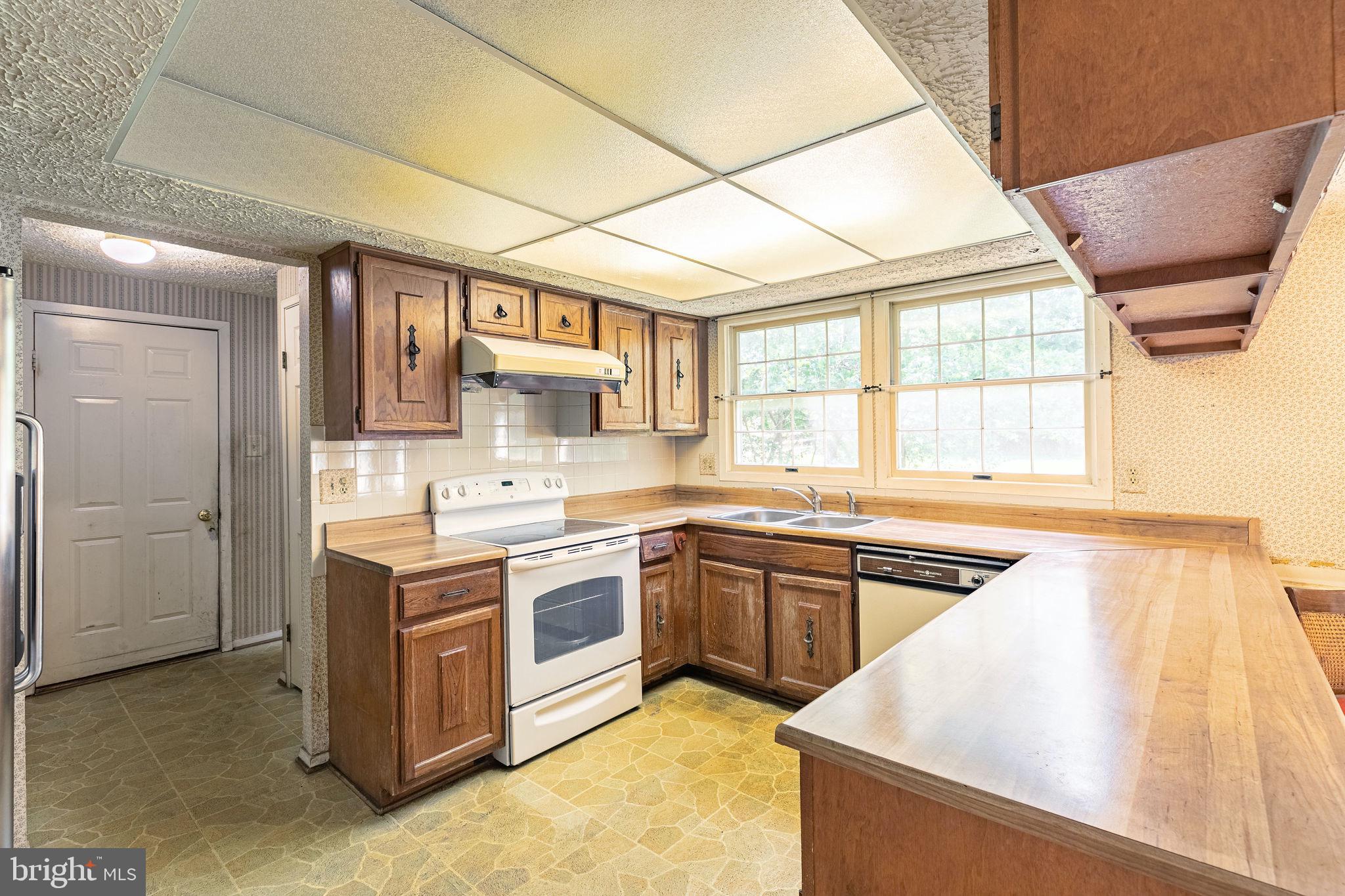 2296 Archdale Road Reston, VA 20191 - Photo 7 of 31