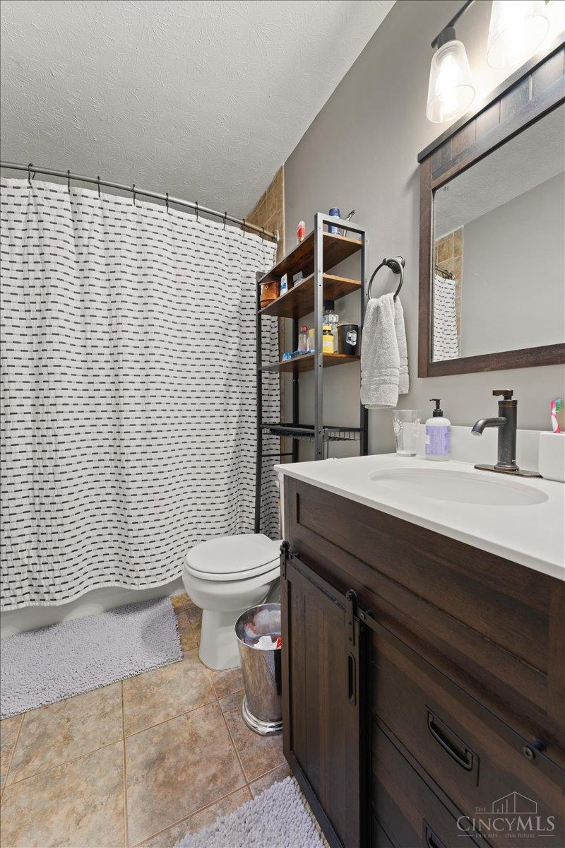 4835 Stoneybrook Road Cincinnati, OH 45244 - Photo 8 of 18 Gallery Image 8