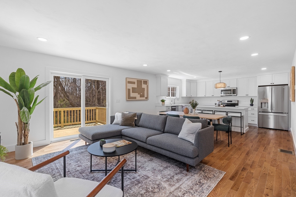 20 Pine Hill Road Worcester, MA 01604 - Photo 4 of 29