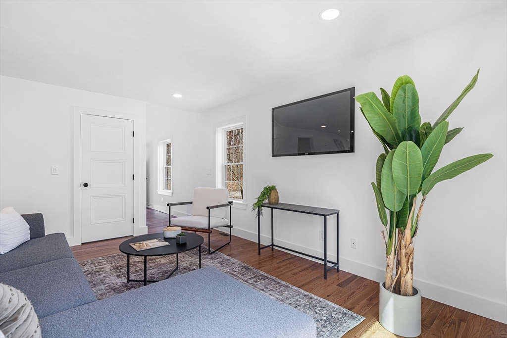 20 Pine Hill Road Worcester, MA 01604 - Photo 6 of 29