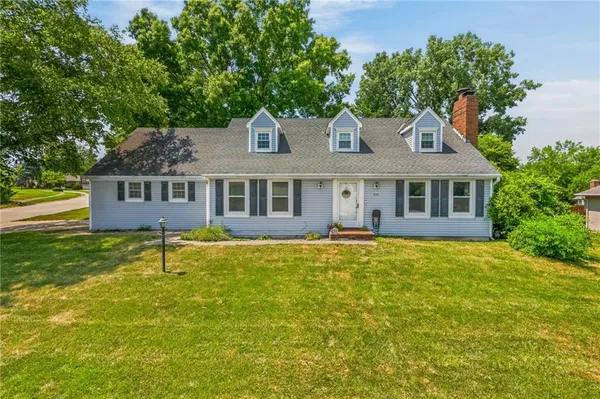 $340,000 | 602 Greenbriar Terrace, St. Joseph, MO 64506