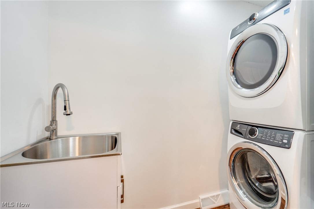 7920 Bricker Road Northwest Massillon, OH 44646 - Photo 18 of 33 laundry off of kitchen