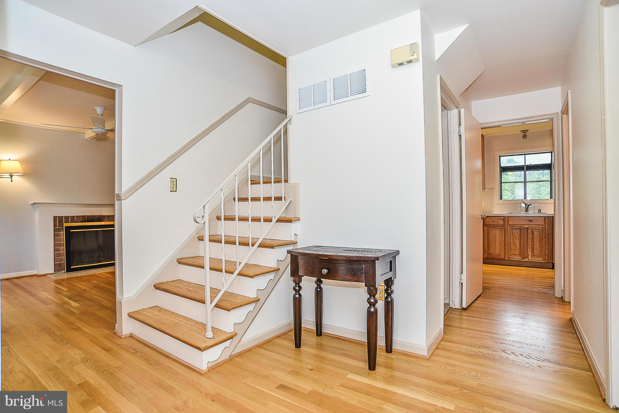6813 Sydenstricker Road Springfield, VA 22152 - Photo 4 of 30 Interior (General)