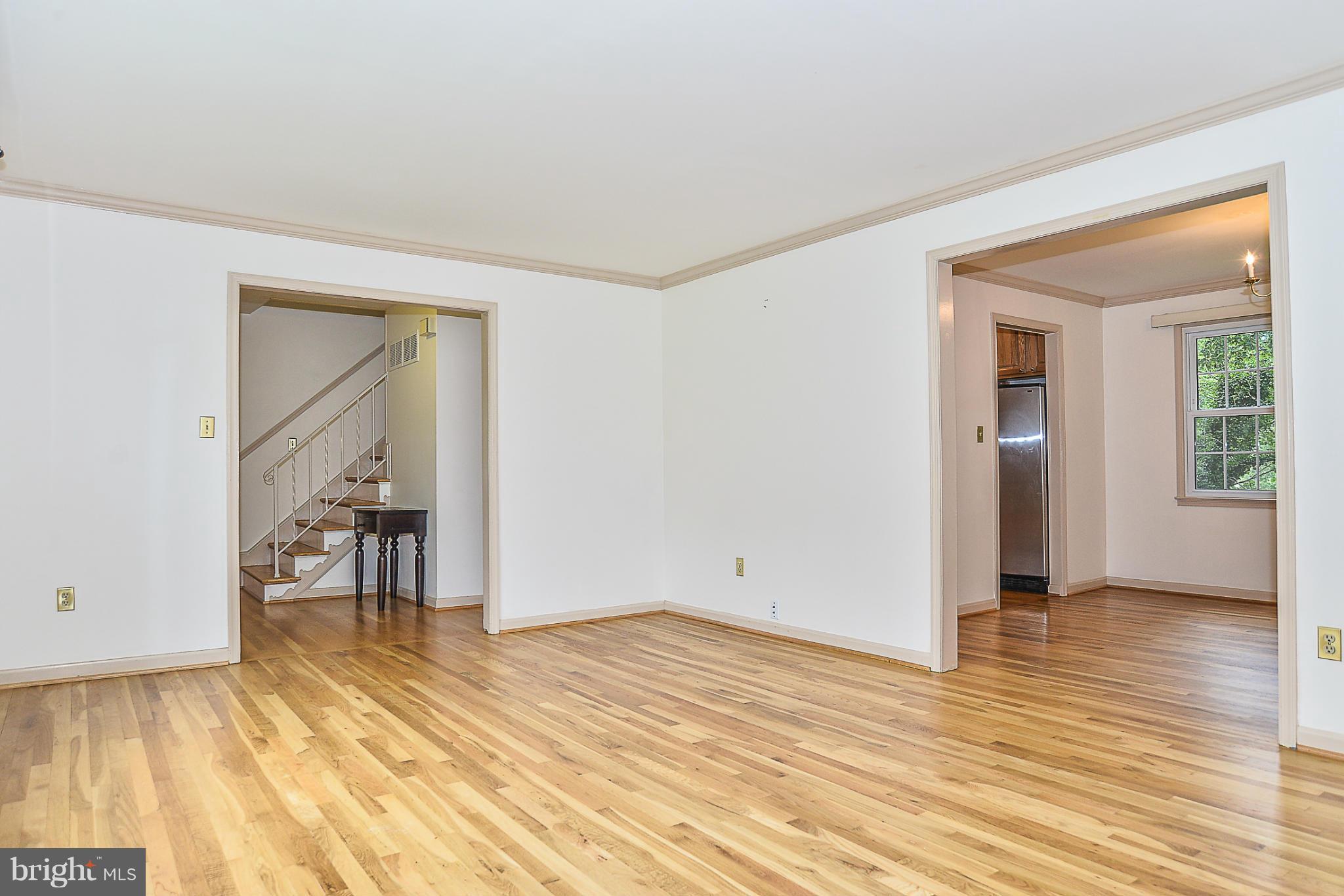 6813 Sydenstricker Road Springfield, VA 22152 - Photo 5 of 30 Living Room