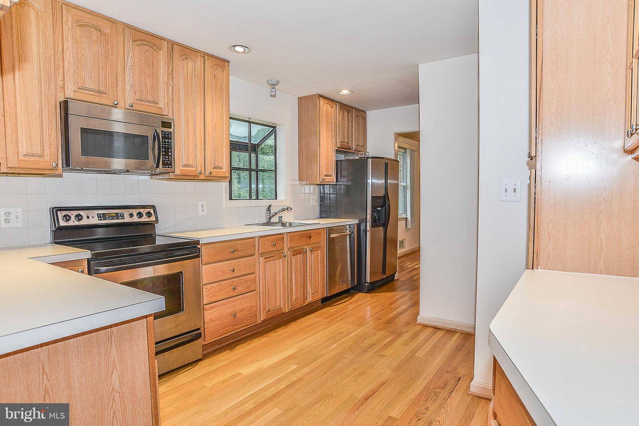 6813 Sydenstricker Road Springfield, VA 22152 - Photo 9 of 30 Kitchen