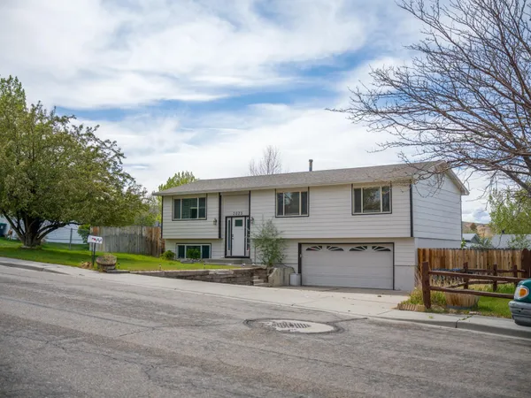 $315,000 | 2025 Oklahoma Drive, Green River, WY 82935